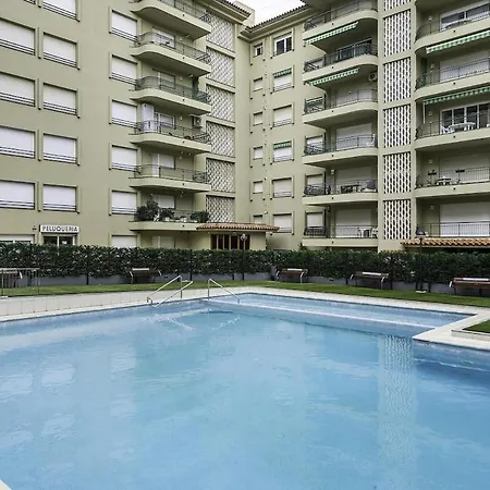 Con Piscina Y Parking En *