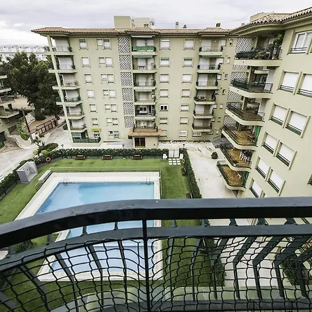 Con Piscina Y Parking En Διαμέρισμα *