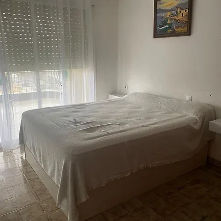 Con Piscina Y Parking En Διαμέρισμα